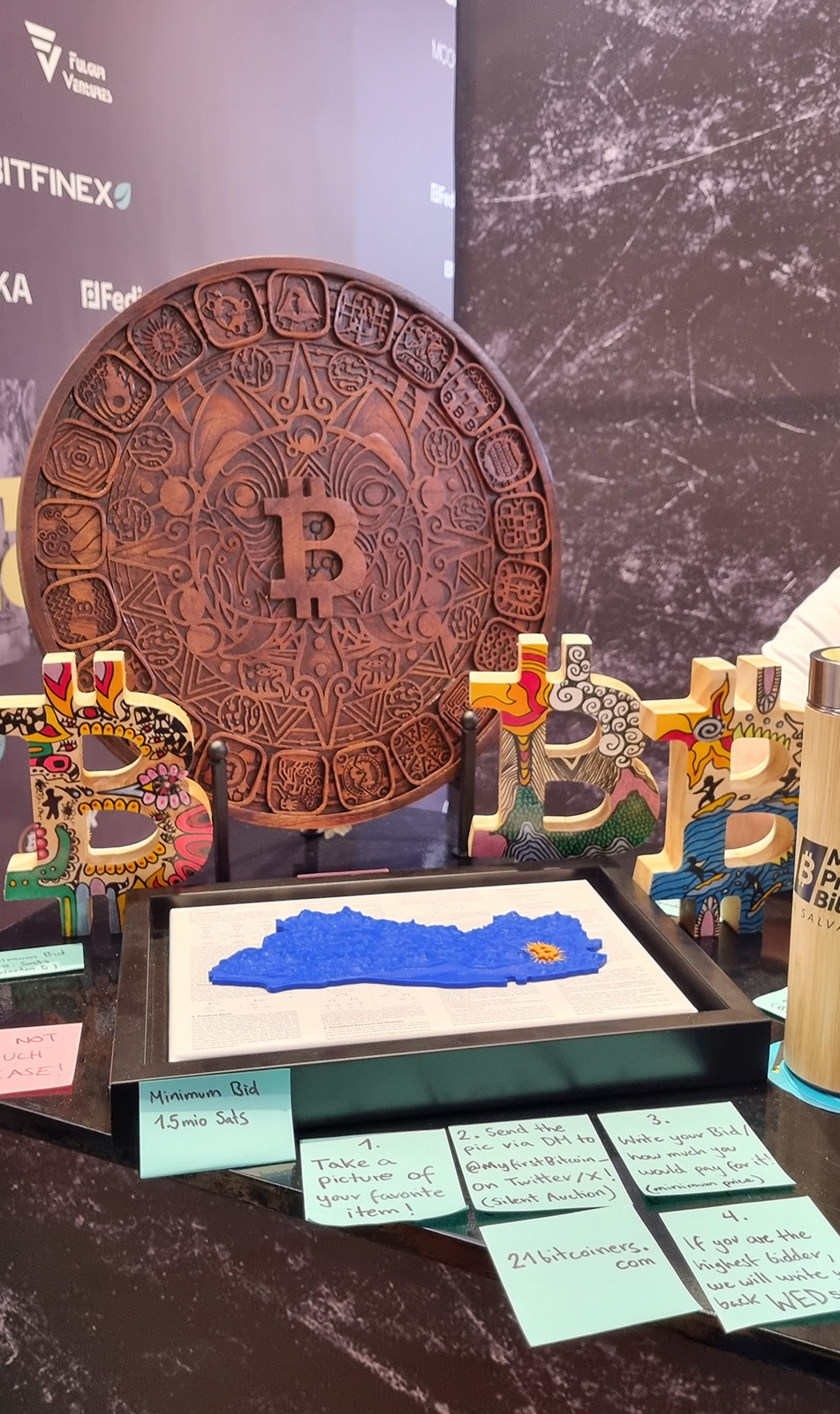 El calendario exhibido en la subasta de Adopting Bitcoin 2023